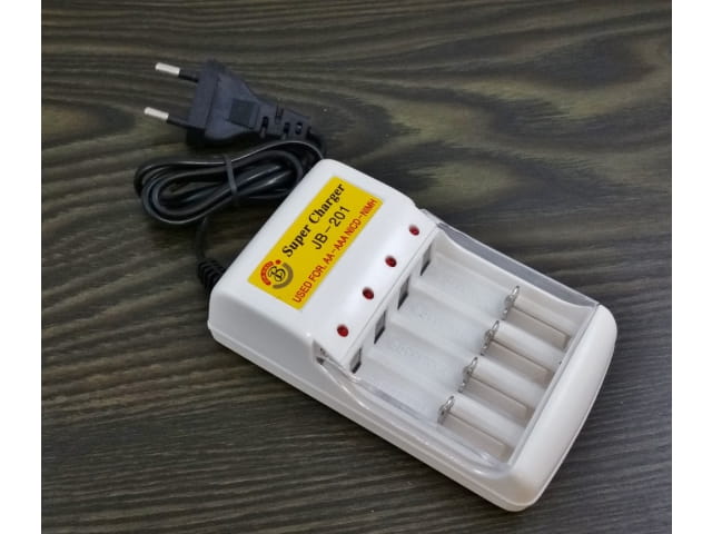 Batterieladegerät 4xAA / AAA